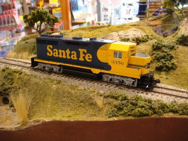 Kato 37-3005 | H0  EMD GP 35 Santa Fee #3356